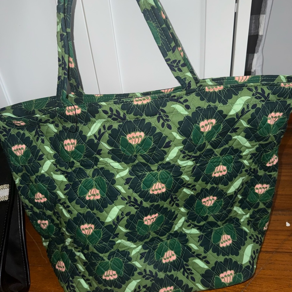Vera Bradley Lotus English Ivy Everyday Tote